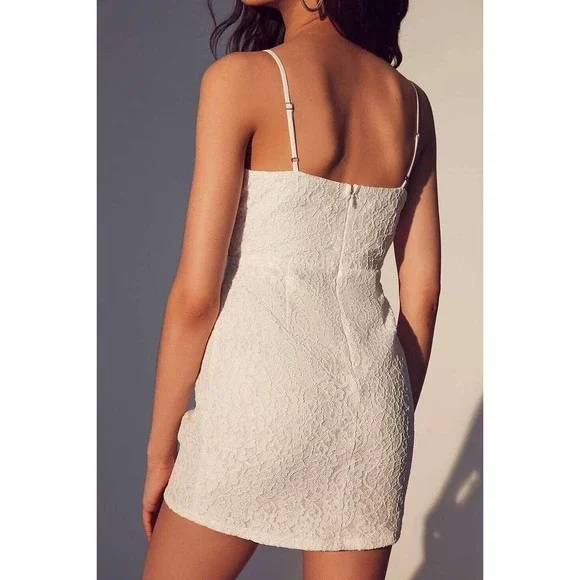 Line & Dot Urban Outfitters Surplice Cutout White Lace Mini Dress Medium NWT - Picture 8 of 8